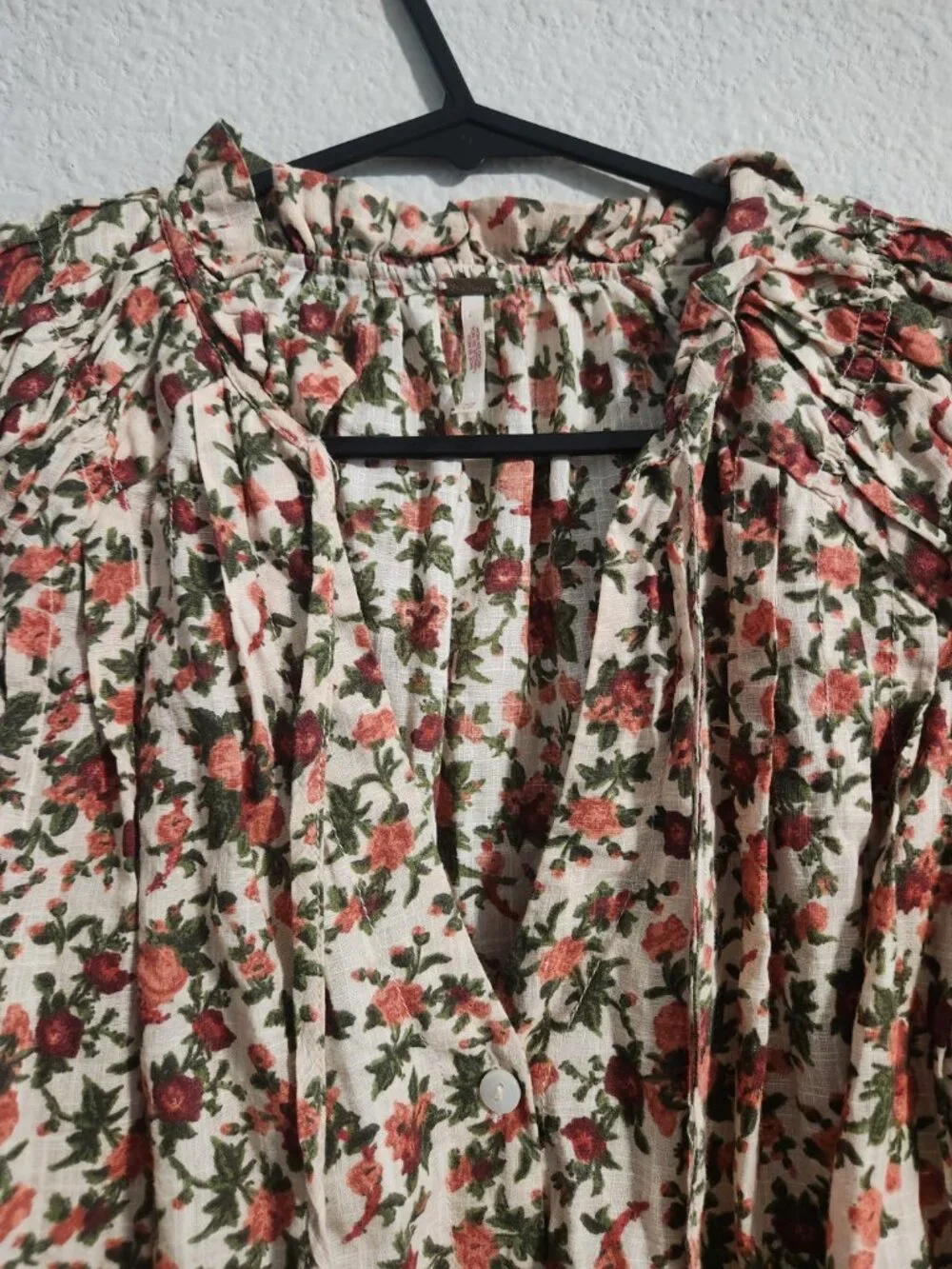 Free People “Meant to Be” Floral Blouse Puff sleeves Cream Red Floral print XS